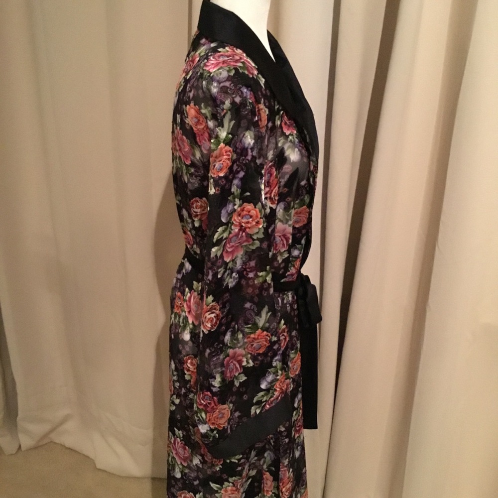 Victoria’s Secret Robe - Picture 6 of 12